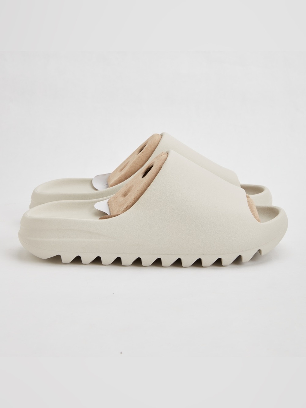 YEEZY SLIDE / YS-01 CREAM